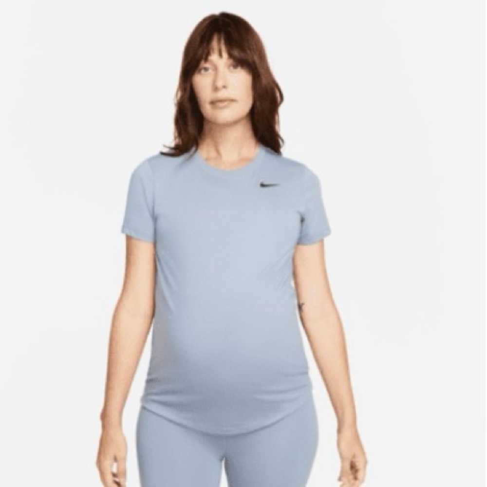Nike Maternity Women’s Tee Size M NWOT